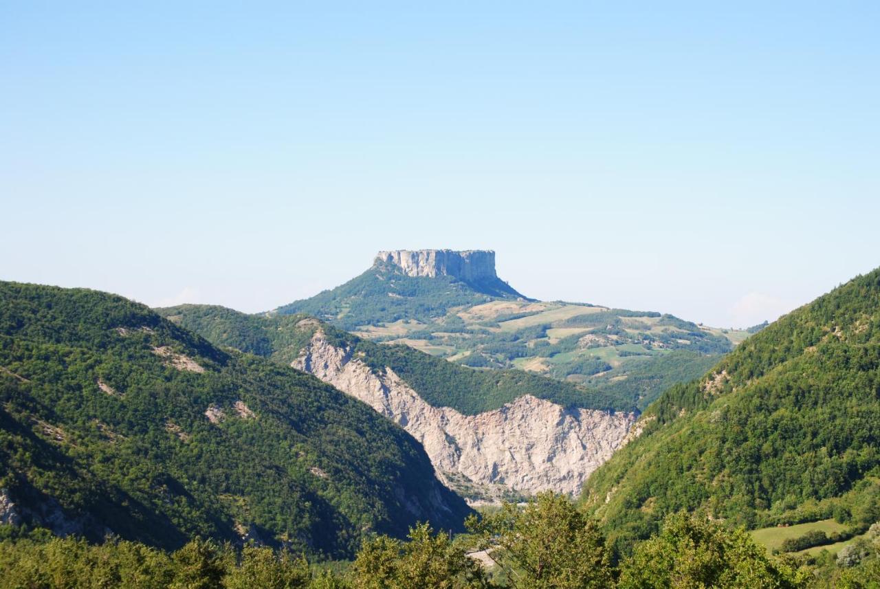 Casale Monte Valestra Bed & Breakfast Bebbio Exterior photo