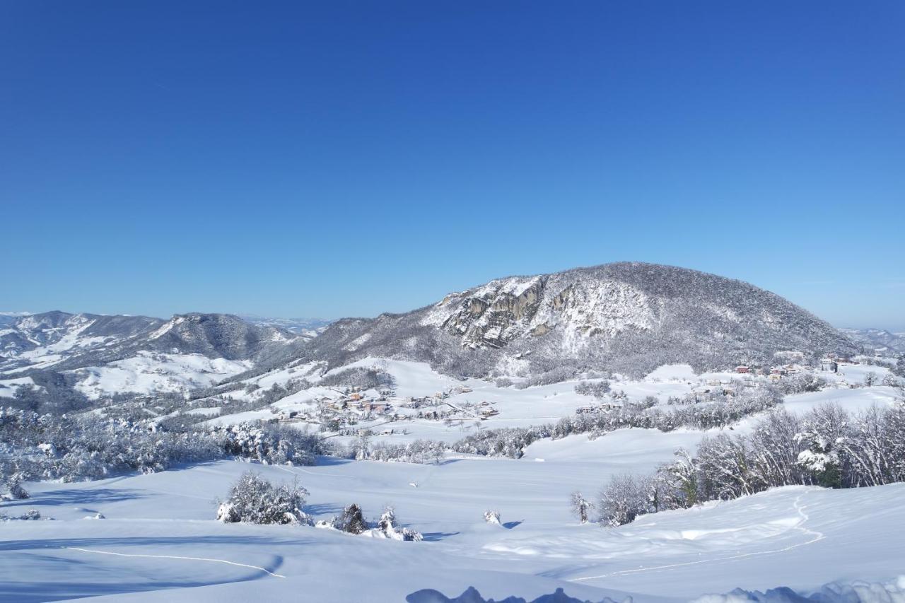 Casale Monte Valestra Bed & Breakfast Bebbio Exterior photo