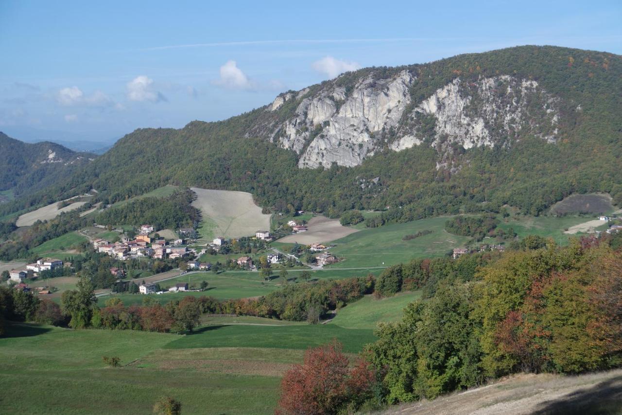 Casale Monte Valestra Bed & Breakfast Bebbio Exterior photo