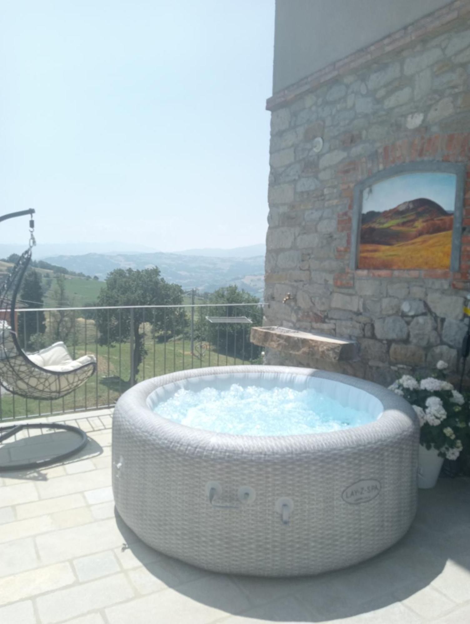 Casale Monte Valestra Bed & Breakfast Bebbio Room photo